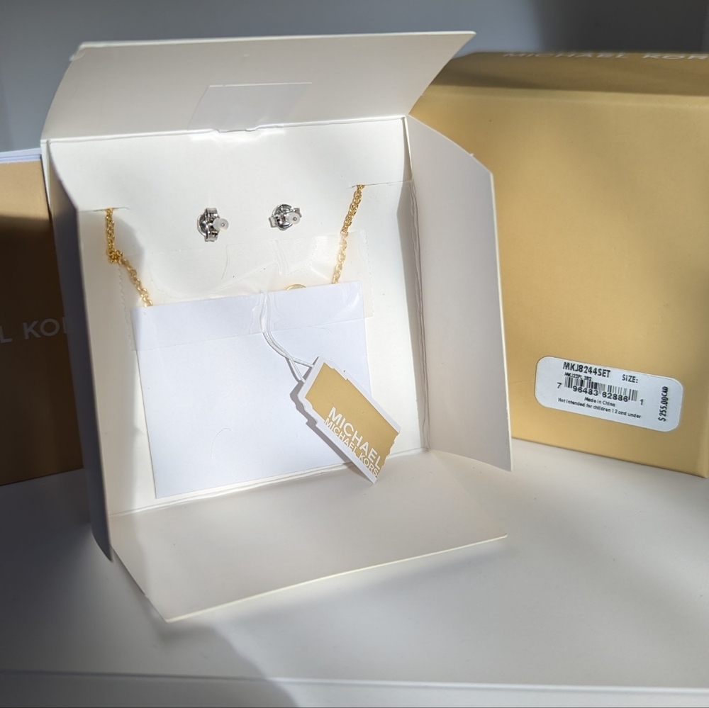 NWT Michael Kors jewelry kit - Picture 4 of 5
